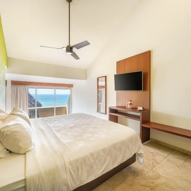 غرفة بسرير كينج بإطلالة على البحر، Villas Coral Huatulco 1/5