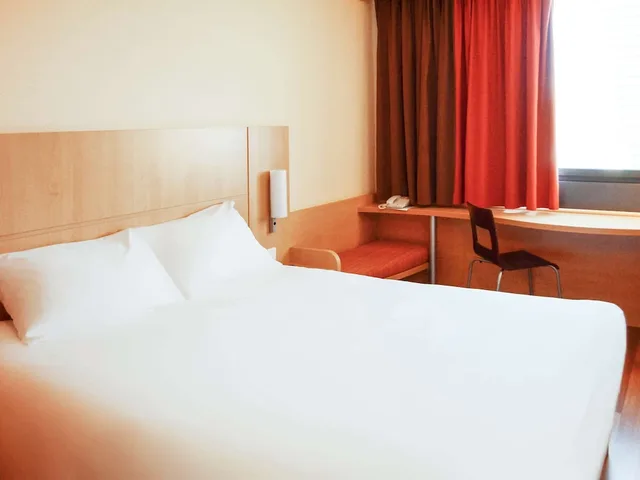 غرفة قياسية بسرير مزدوج مع أريكة، Ibis Marseille Centre Euromed 2/7