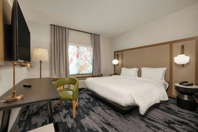 جناح تنفيذي بسرير كينج مع أريكة لذوي الإعاقة، Fairfield Inn & Suites by Marriott Lodi 1/1
