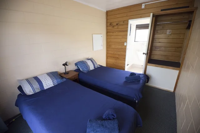 Exclusive, Multiple Bedrooms, 5 Double Beds, 2 Bunk Beds, 5 Queen Beds، Bay of Islands Lodge 3/10