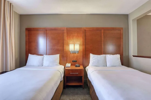 جناح بسريرين مزدوجين مع أريكة، Comfort Suites Madison West - Middleton 1/10