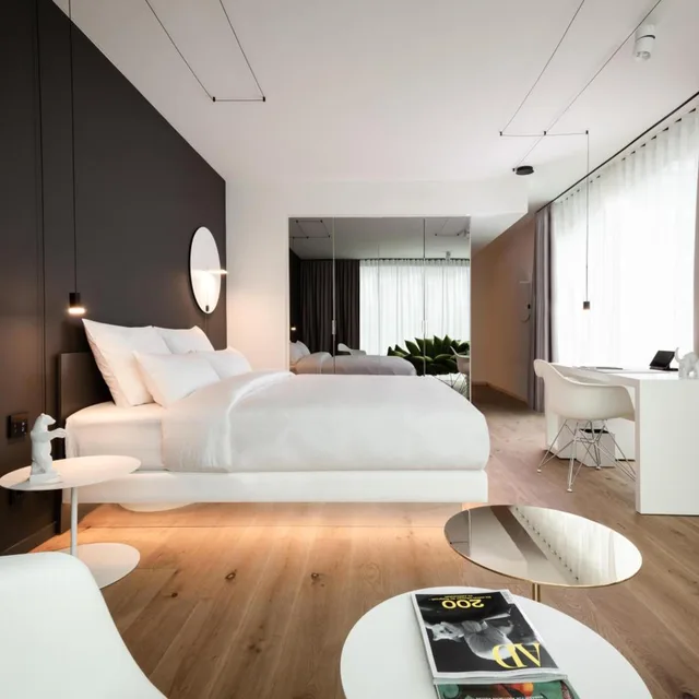 غرفة تنفيذية، KPM Hotel and Residences 1/8