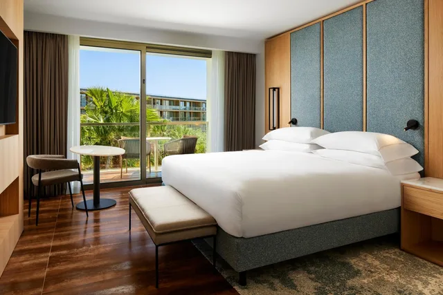 1 Bedroom, Suite, King Bed, Resort View, Sofa, Balcony, Club Lounge Access، Algarve Marriott Salgados Golf Resort & Conference Center 2/10