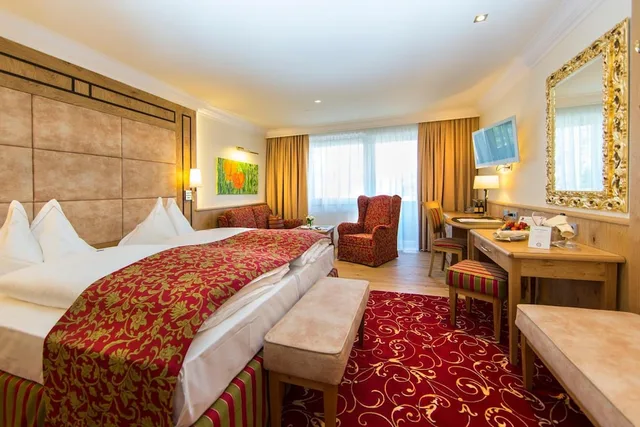 Junior Suite, King Bed, Hubertushof 4/6
