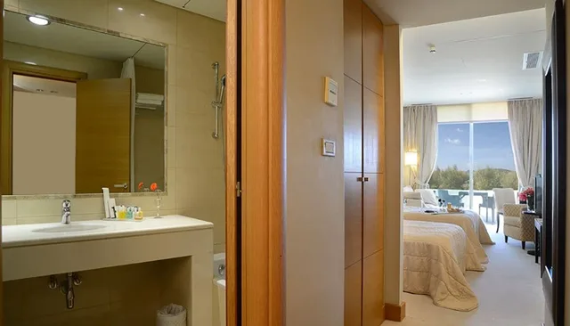 غرفة حصرية عائلية بسريرين منفصلين بإطلالة على البحر مع أريكة، Plaza Resort Hotel 6/7