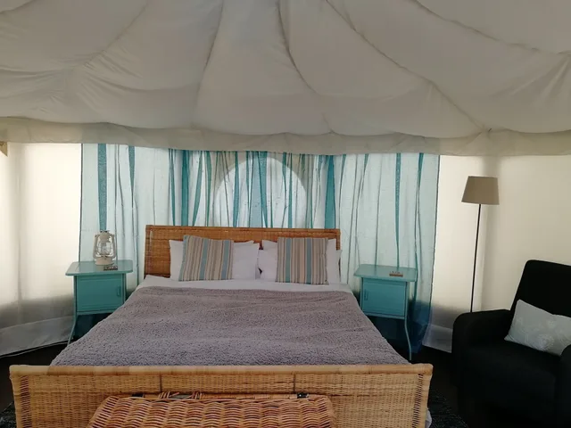 tent, shared bathroom, The Little Hide - Grown Up Glamping 3/10
