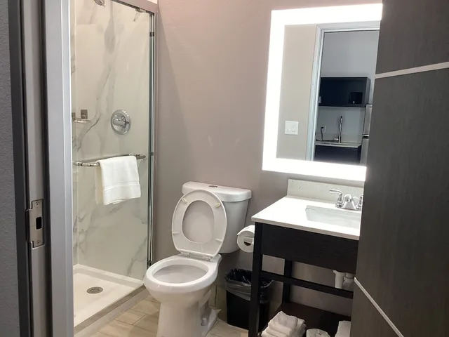غرفة قياسية بسرير كينج لذوي الإعاقة، Studio6 Dallas, TX - Fair Park 5/8
