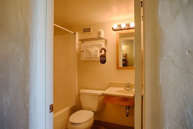 Lodge, Studio, 1 Queen and 2 Bunk Beds، Sioux Lodge Suites by Grand Targhee Resort 8/8