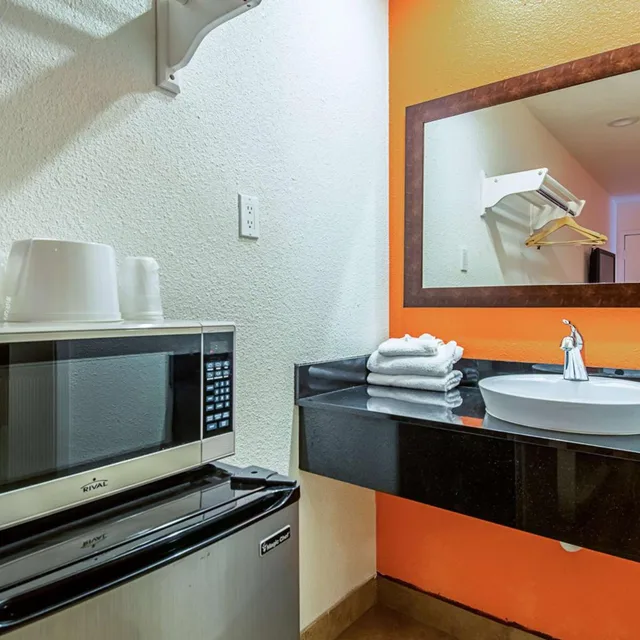 غرفة رباعية للمدخنين، Motel6 Bakersfield, CA - Airport 10/10