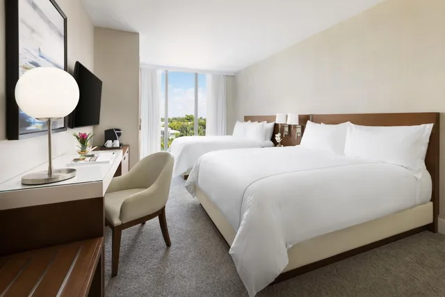 Deluxe, 2 Queen Beds, Partial Water View, Balcony, The Altair Hotel Bay Harbor Miami 4/6