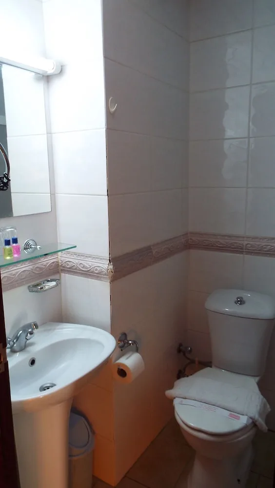 غرفة قياسية بسرير مزدوج، Area Hotel 2/2