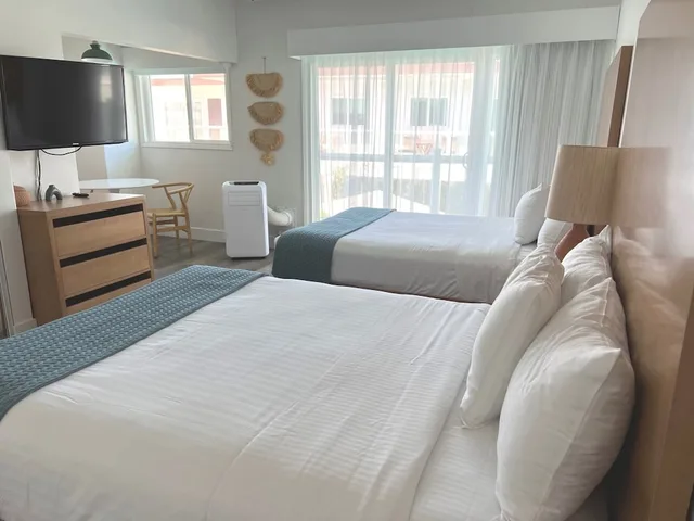 غرفة قياسية بسريرين كوين بإطلالة على المسبح، Capri Laguna Inn On the Beach 4/6