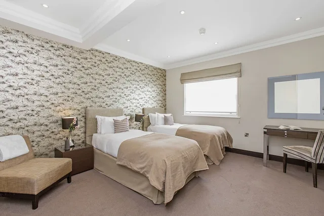 4 Bedrooms, Penthouse Suite, Apartment, 4 King Beds، 130 Queensgate Apartments 4/9