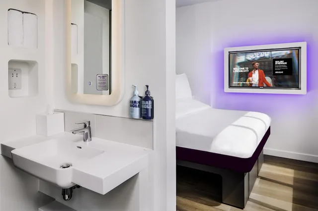 غرفة بريميوم بسرير كوين، YOTEL London City, Select by Hilton 11/14