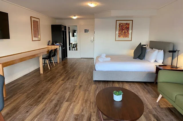 Suite, Bay View, North Pier Hotel Formerly the Continental Hotel 1/2