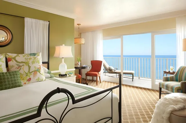 Room, King Bed, Beach Front, Sofa، La Playa Beach Resort 4/10