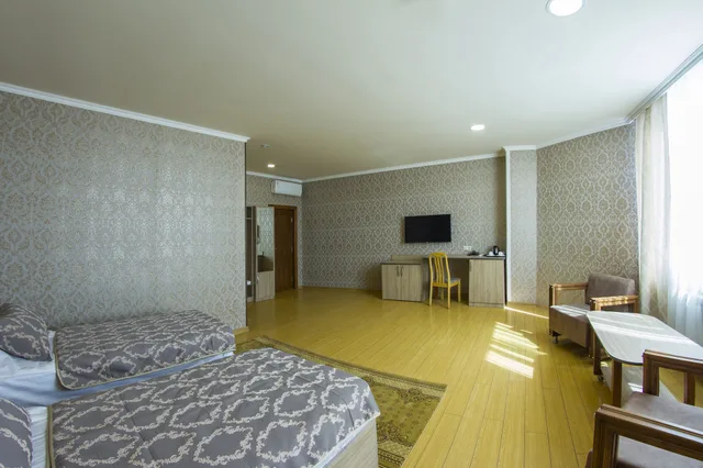 غرفة سوبيريور ثلاثية بإطلالة على الحديقة، Inga Hotel Yerevan 1/3