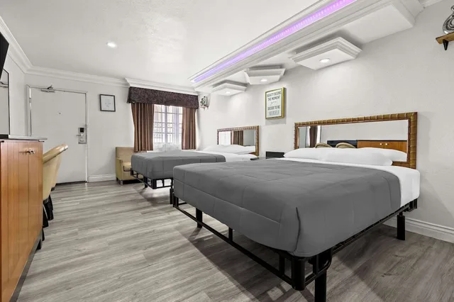 غرفة قياسية بسريرين كوين، Rodeway Inn Santa Ana - Garden Grove 3/3