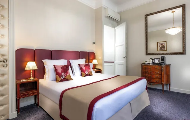غرفة ديلوكس بسرير كوين بشرفة، Hotel Claridge 4/7