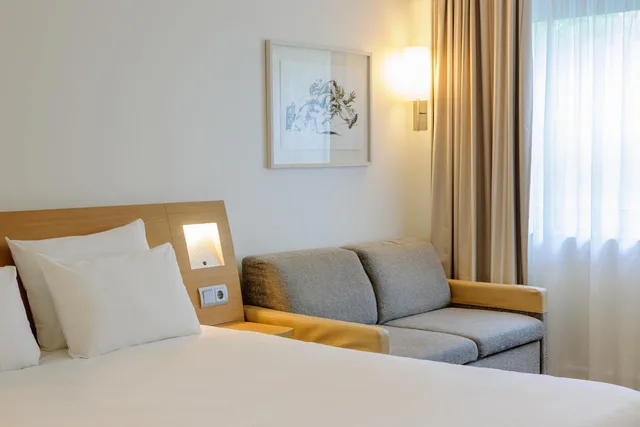 Standard, King Bed, Sofa, Novotel Aachen City Hotel 8/10