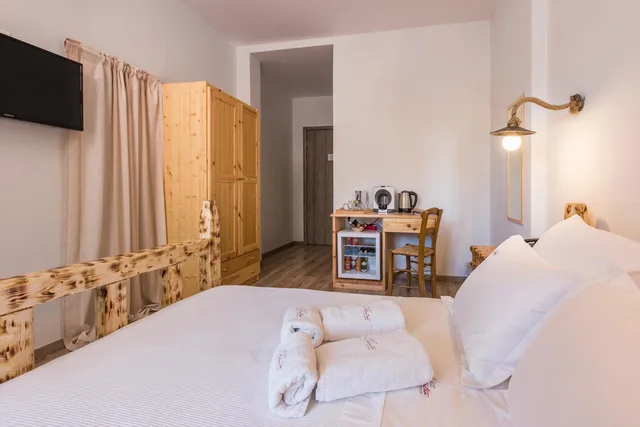 Premium, Queen Bed, Theatro Hotel Odysseon 3/4