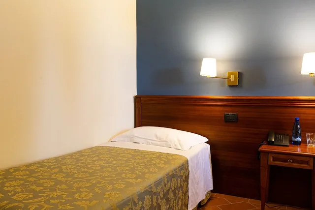 غرفة رباعية بسرير مزدوج وسريرين منفصلين، Villa dei Bosconi 4/5