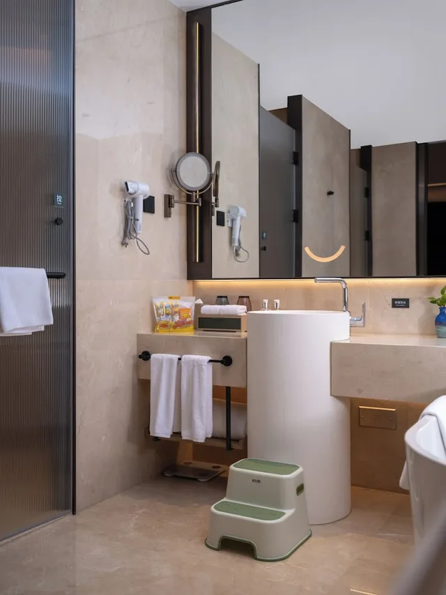 1 Bedroom, Theme, Parent Child Suite, King Bed، Holiday Inn Beijing Daxing Centre by IHG 2/3
