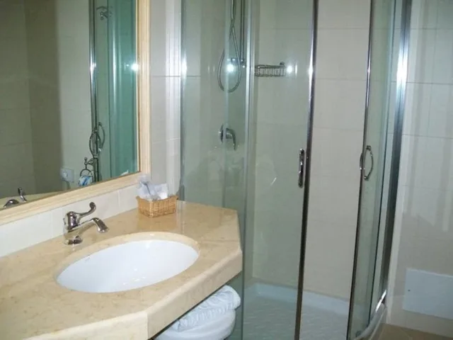 غرفة قياسية رباعية بأربعة أسرّة، Federico Ii Palace Hotel 2/2