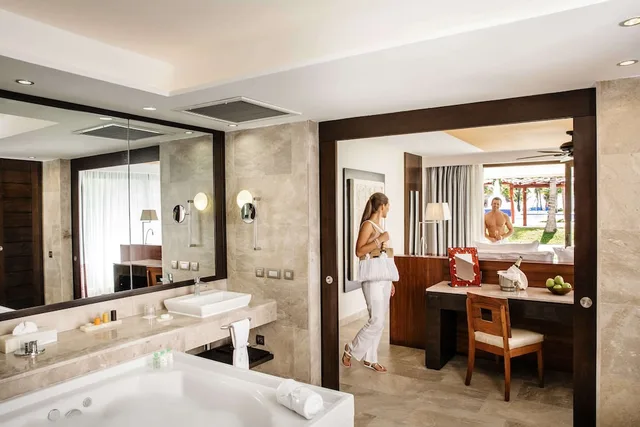 Suite, King Bed, Ocean Front, Premium Level، Barcelo Maya Beach 4/4
