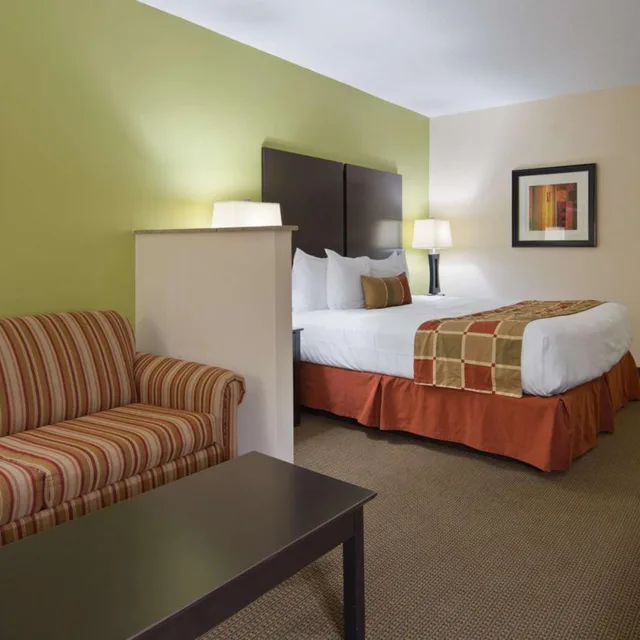 جناح بسرير كينج بجاكوزي، Best Western Plus Huntersville Inn & Suites Near L 2/4