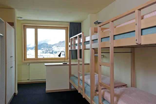 سكن مشترك مختلط، Youth Hostel 1/2