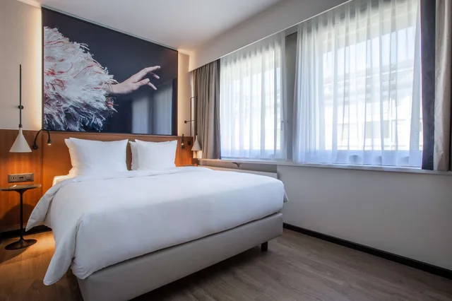 جناح جونيور، RADISSON BLU HOTEL BASEL 1/3