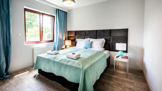 شقة عائلية بسرير كوين وسريرين منفصلين بغرفتي نوم مع أريكة، A11 Apartments & Spa Dermique 1/4