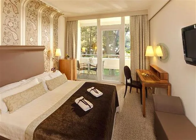Classic room with Balcony Park Side، Hotel Pelegrin Plava Laguna 5/7