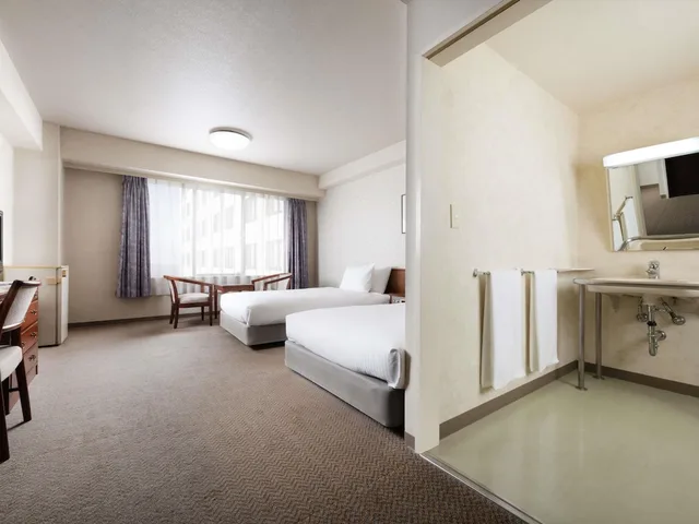 غرفة كلاسيكية بسريرين منفصلين بإطلالة على البحيرة لذوي الإعاقة، Grand Mercure Lake Biwa Resort & Spa 1/2