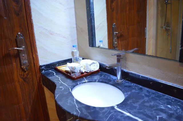 غرفة ديلوكس بسرير مزدوج، Tiffany Diamond Hotels - Mtwara 5/7