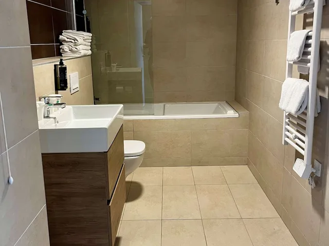 جناح عائلي كومفورت بسرير مزدوج وسريرين منفصلين، ibis Styles Cabries Aix-en-Provence TGV 9/10