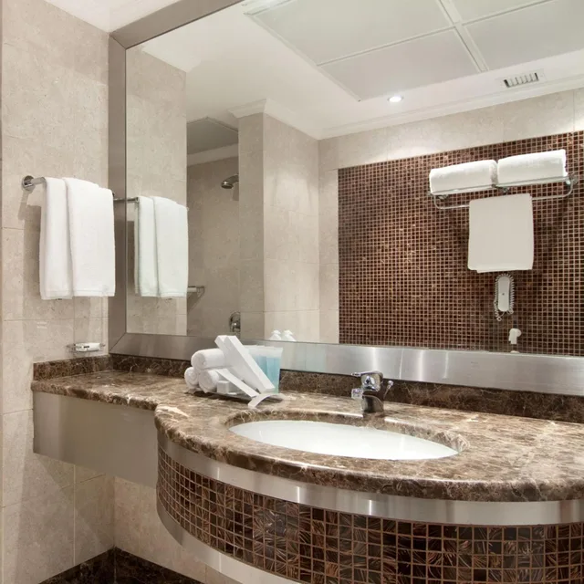 Deluxe, Suite, Twin Beds, Partial Haram View، فندق وابراج شركة مكة الفندقية(Makkah Towers) 3/3