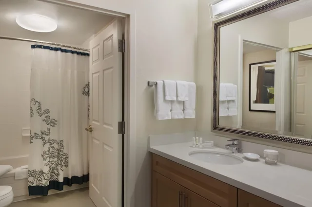 استوديو بسرير كوين مع أريكة، Cambridge Suites Mississauga 2/2