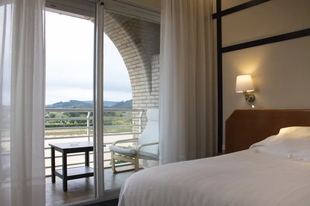 Panoramic, Queen Bed, Balcony, Olimpo 2/7