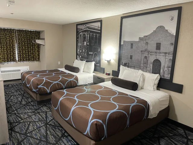 غرفة قياسية بسريرين كوين، Super 8 by Wyndham San Antonio Downtown NE 2/5