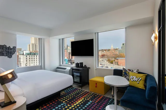 Aloft, Guest Room, King Bed, City View، Aloft Providence Downtown 3/5