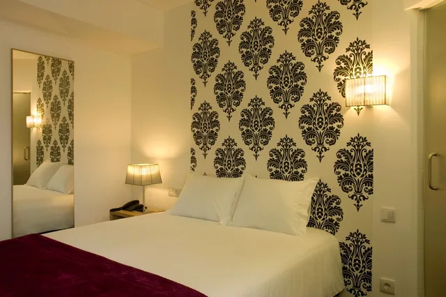 غرفة مفردة بسريرين منفصلين، Genesis Hotel 2/3