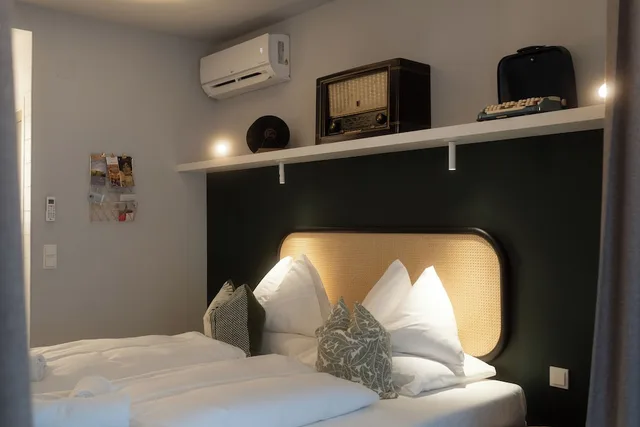 Afsigned on Arrival, Junior Suite, Double Bed, Street View، Gratzlhotel Karmelitermarkt 2/4