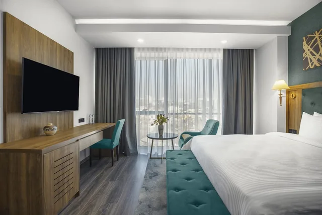 Standard Double Room, Royal Tulip Hotel and Casino Jewel 4/5