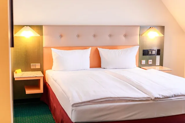 غرفة كومفورت كبيرة بسرير كوين، Plaza Hotel Blankenburg Ditzingen Sure Hotel Collection 7/10