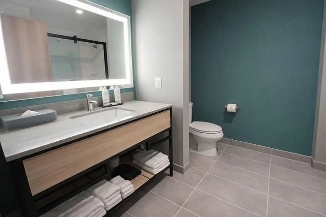 غرفة قياسية بسرير كينج، La Quinta Inn and Suites by Wyndham Leavenworth 7/8
