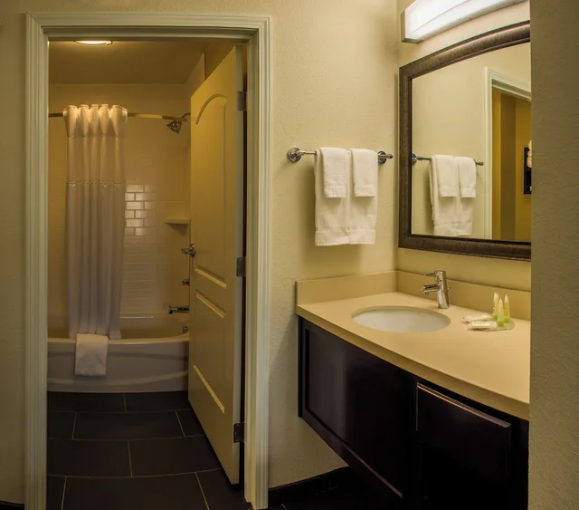 1 Bedroom, Suite, 2 Queen Beds, Kitchen, Staybridge Suites Schererville 2/2