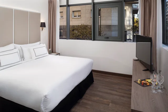 جناح جونيور، Melia Madrid Serrano 2/3