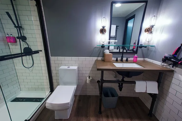 Room, 2 Queen Beds, Side Pool View, Patio، Moxy Phoenix Tempe Asu Area 7/7